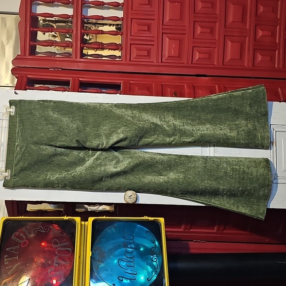 Love On A Hanger Stretch Velvety Corduroy Moss Green Bell Bottom Pants Junior M - Picture 2 of 4